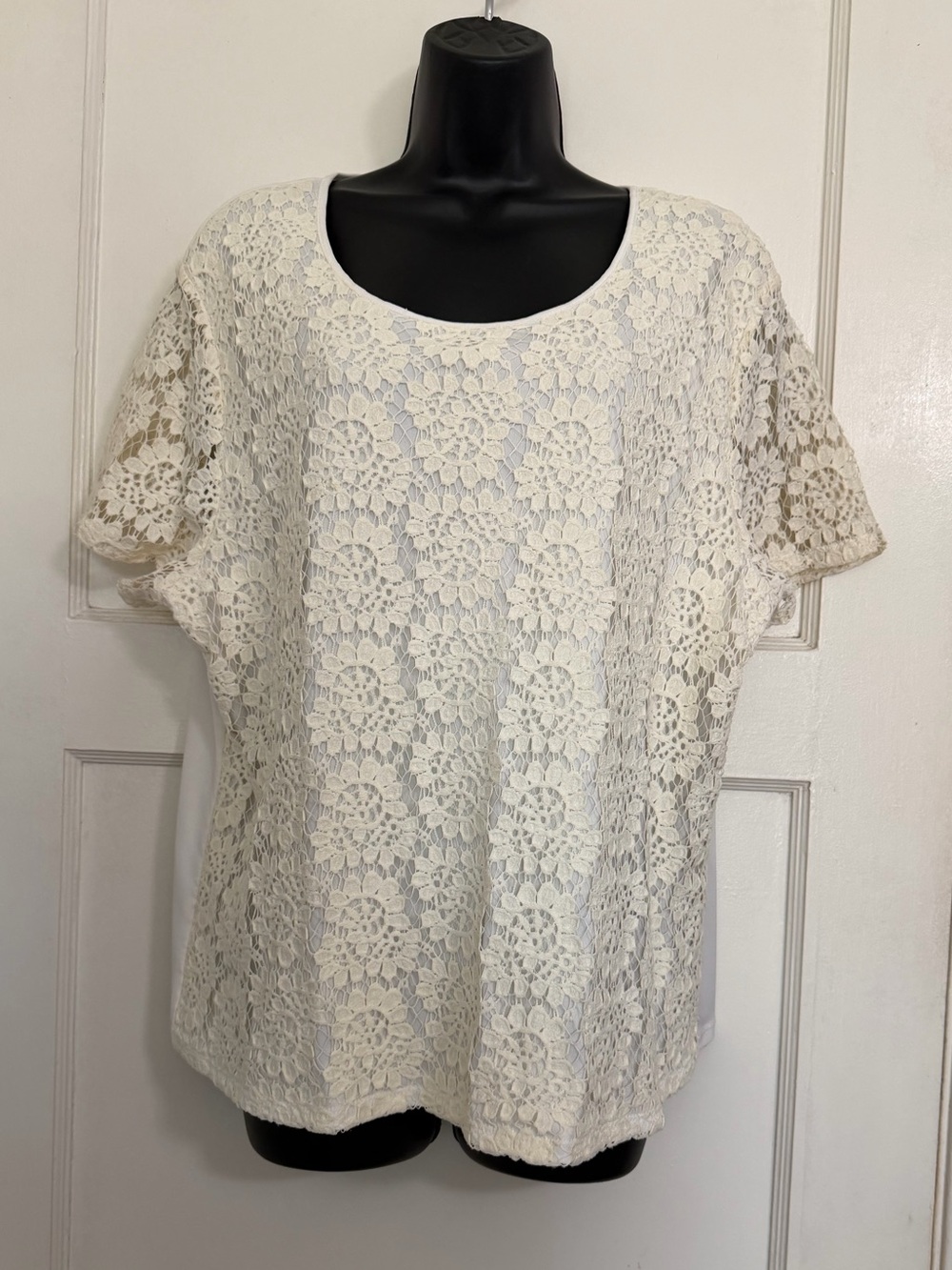 ✔️Calvin Klein Cream Floral Lace Short Sleeve Top 🌹